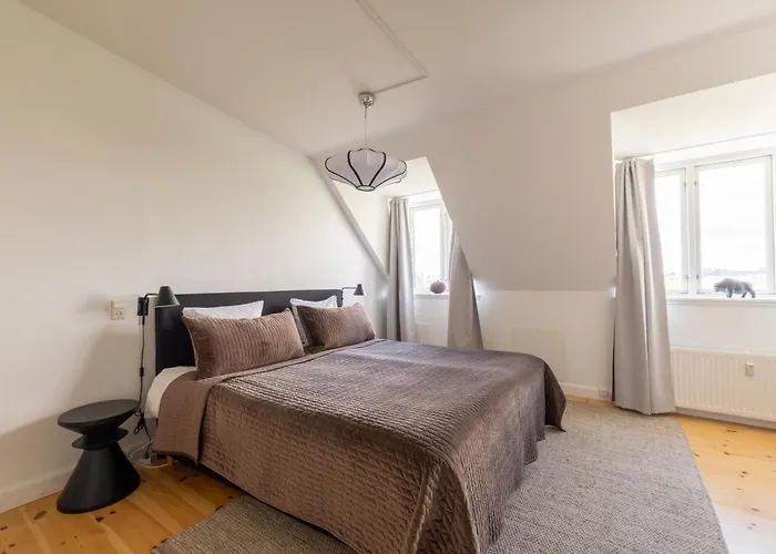 Bright 3Br Apartment With Balcony And Amazing Lake View