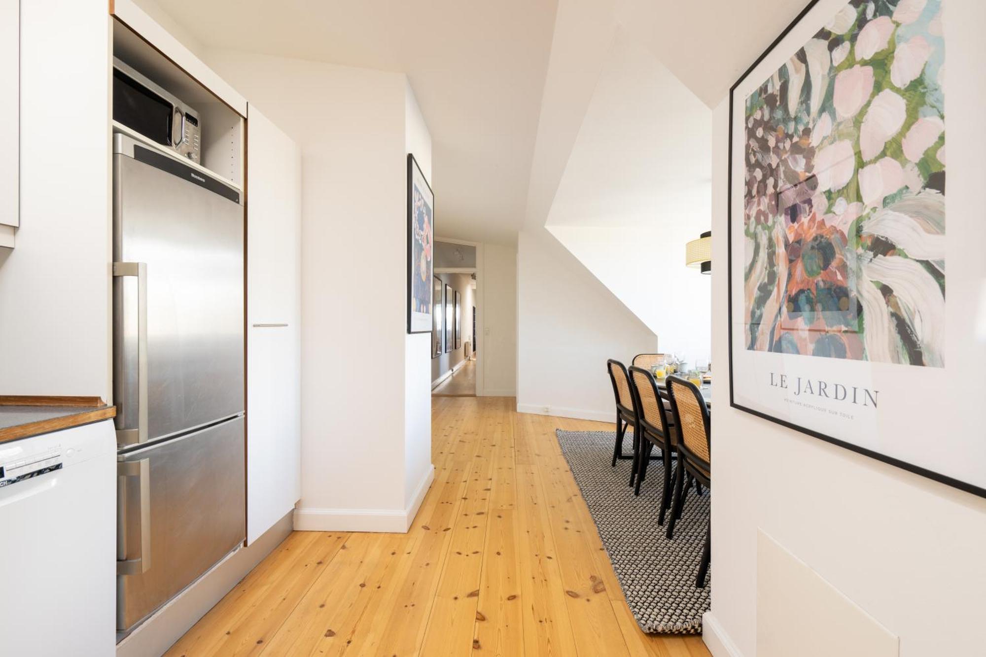 Bright 3br With Balcony And Amazing View Lägenhet